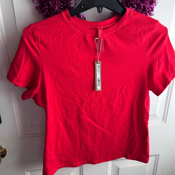 SKIMS Cotton Jersey Crewneck T-Shirt Ruby Red | Size XL | NWT - Picture 6 of 11